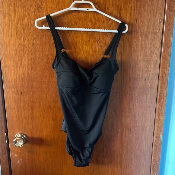 Elegant Black Swimsuit - Picture 1 of 4